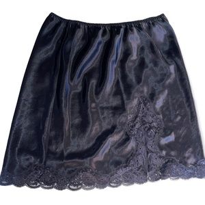 Vintage Victoria Secret | black slip skirt | lace lined bottom